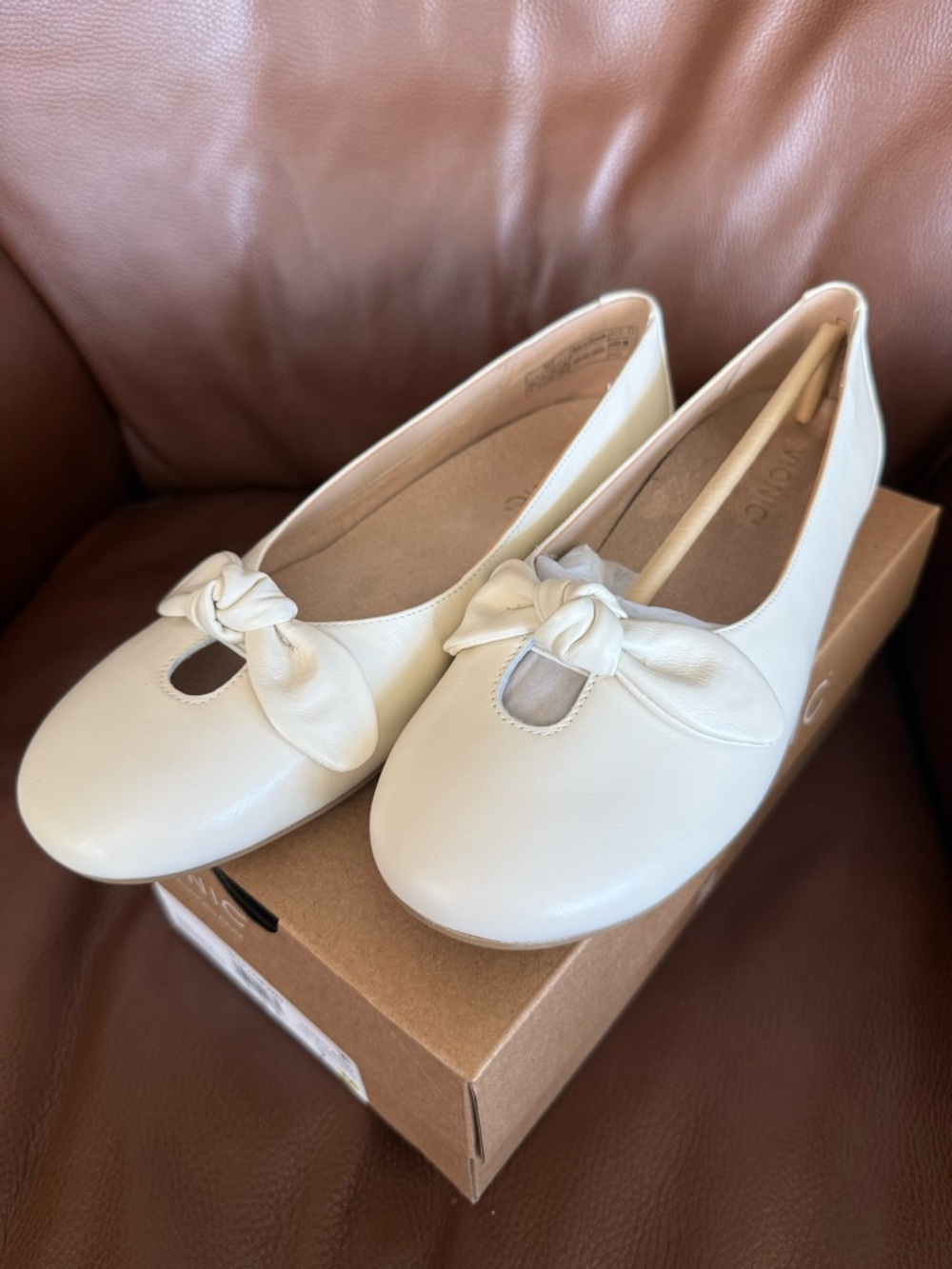 Vionic Tilly Ivory Mary Jane Flat